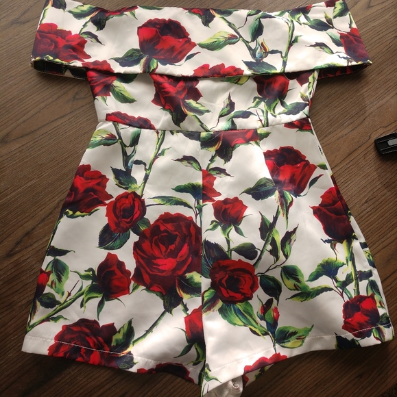 🌹🌼🌿Red Rose Romper🌿🌼🌹 - Picture 3 of 9